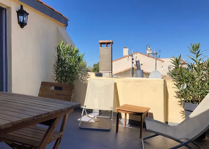 50 m2 et terrasse face à la cathédrale, quartier historique